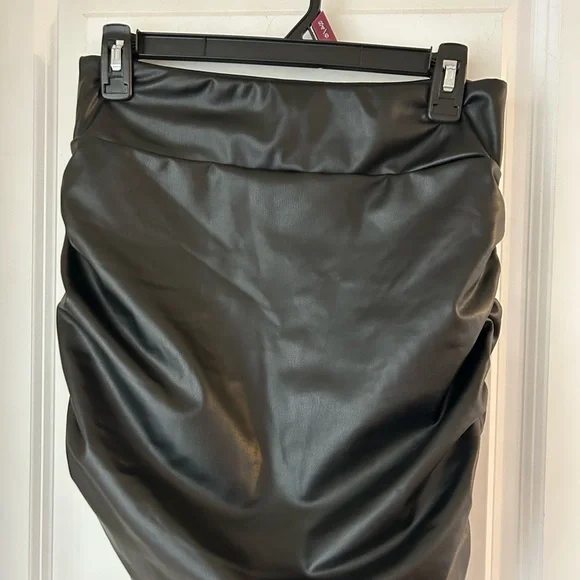 HALARA Black Mini Skirt with Tummy Control
with BUILT-IN SHORTS 
NWT - Size M - Picture 3 of 8